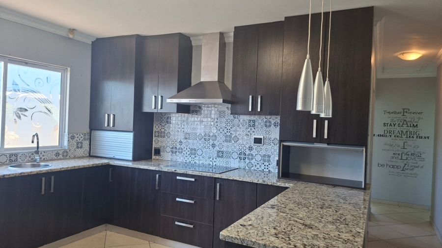 4 Bedroom Property for Sale in Sunrise On Sea Eastern Cape